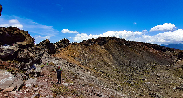 En-el-crater